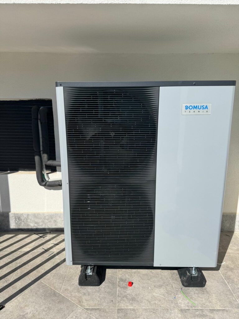 Domusa HTT Dual Clima 22kw trifásica gas R290 instalado por Zero Wattios