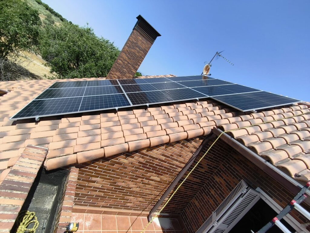Placa Hanersum de 620w bifacial instalada en tejado